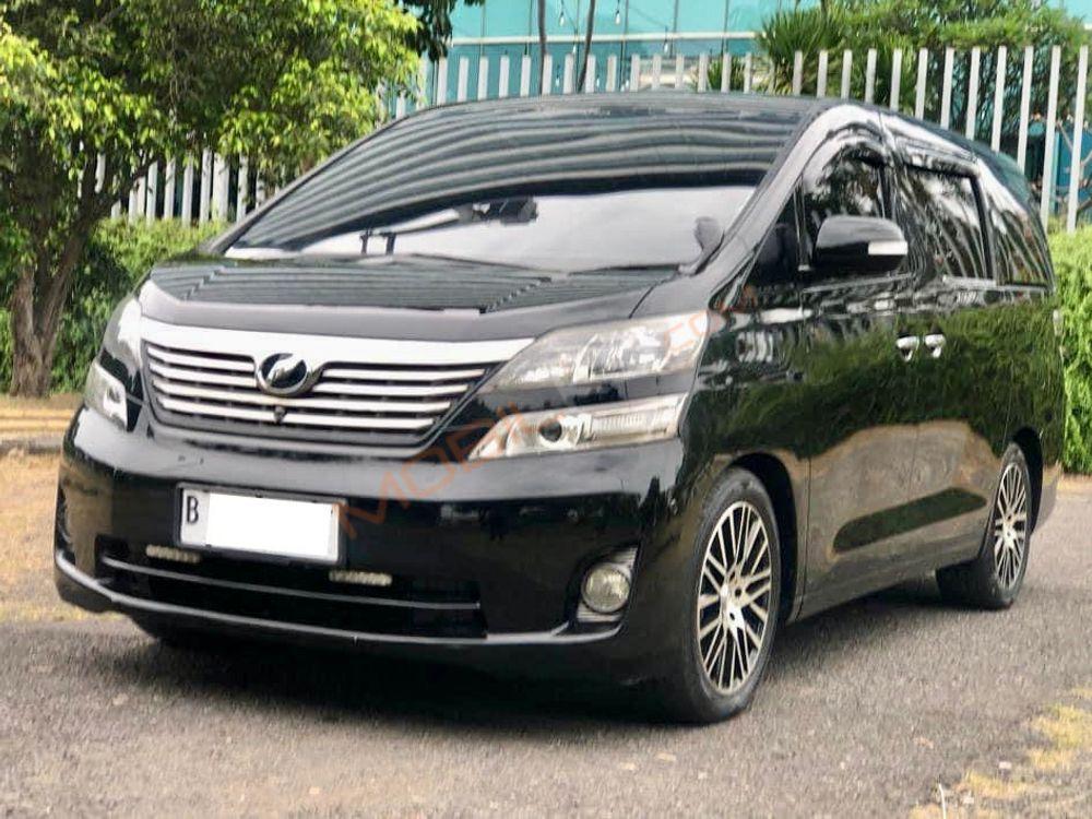 Mobil Toyota Vellfire 2010