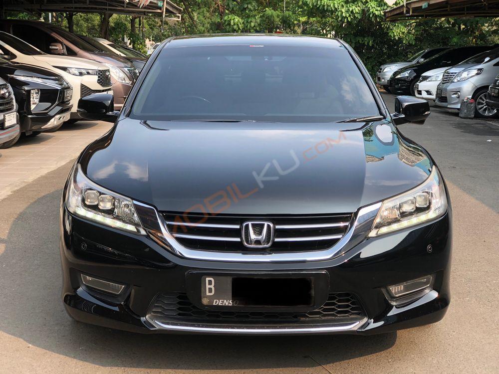 Mobil Honda Accord 2013