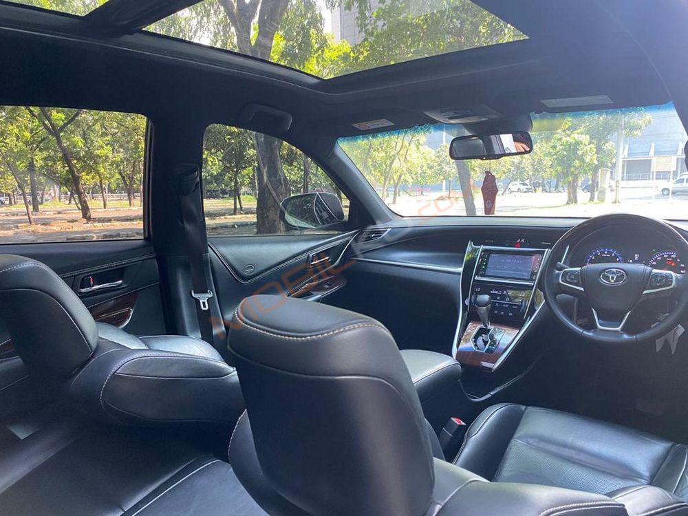 Mobil Toyota Harrier 2015
