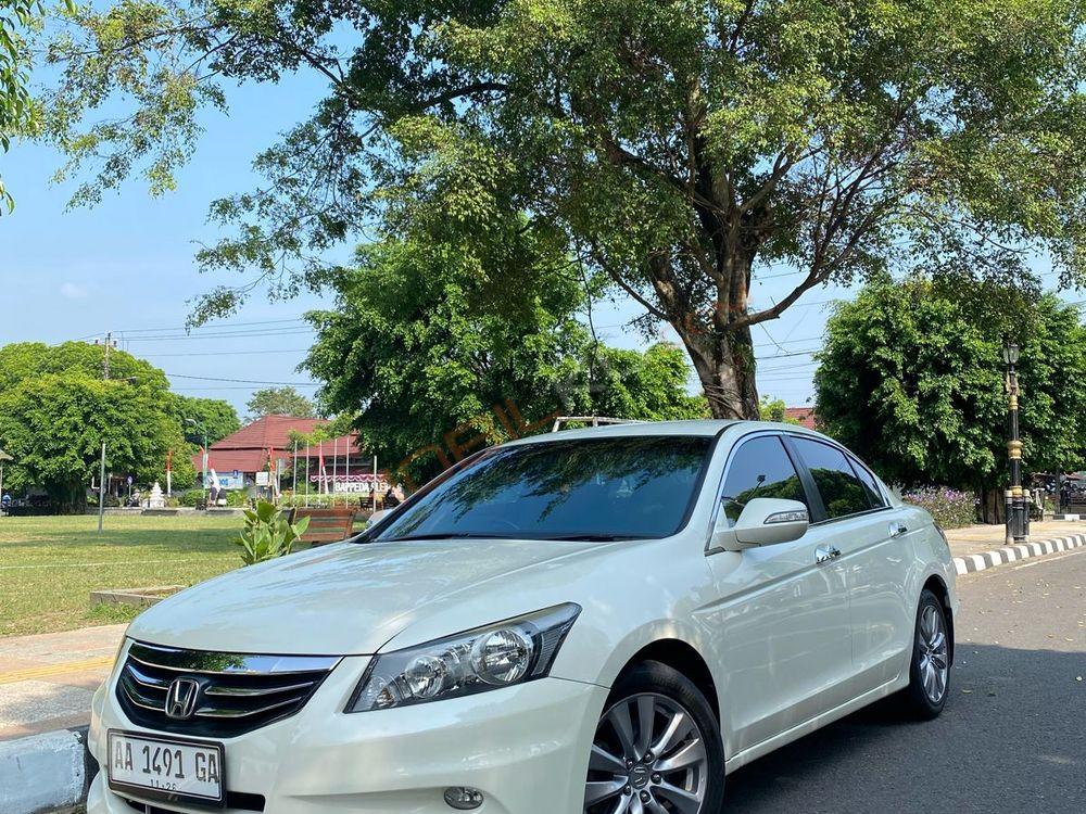 Mobil Honda Accord 2012