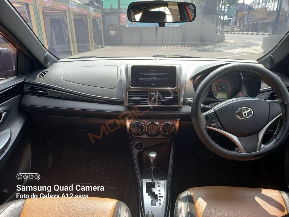 Mobil Toyota Yaris 2014