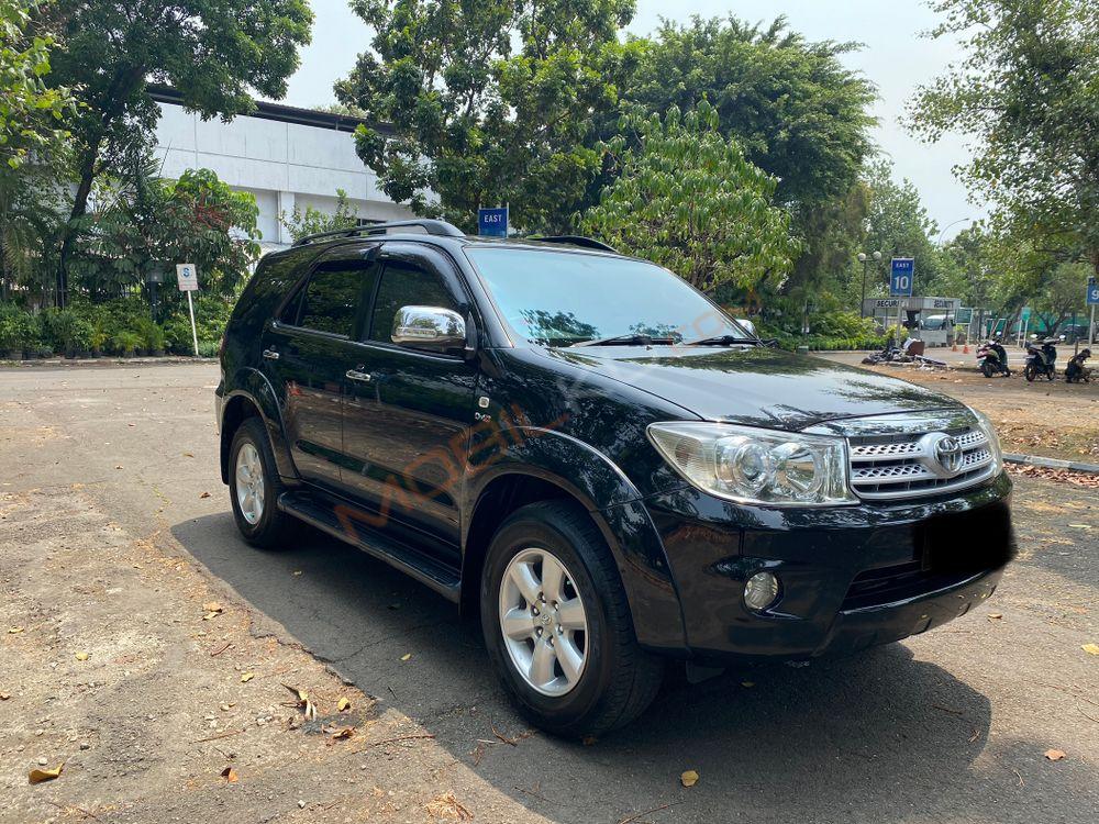 Mobil Toyota Fortuner 2011