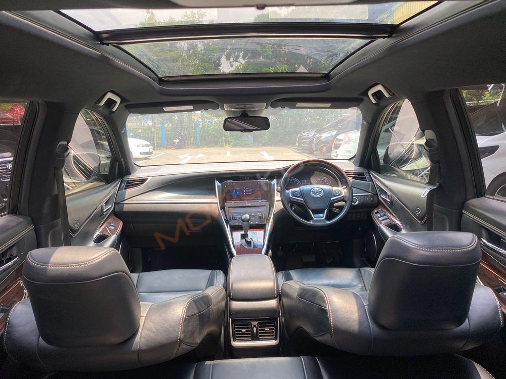 Mobil Toyota Harrier 2015