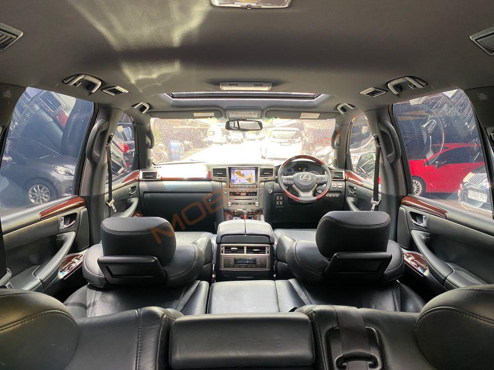 Mobil Lexus LX 2014