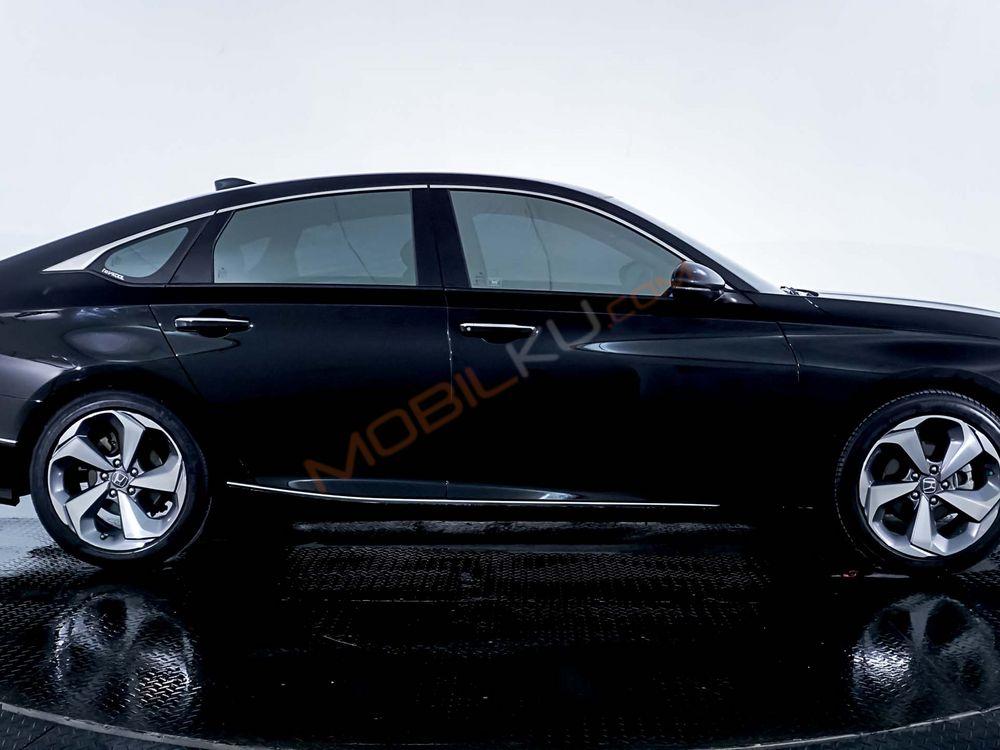 Mobil Honda Accord 2020