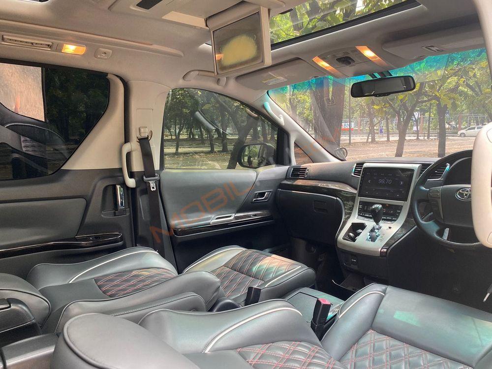 Mobil Toyota Vellfire 2013