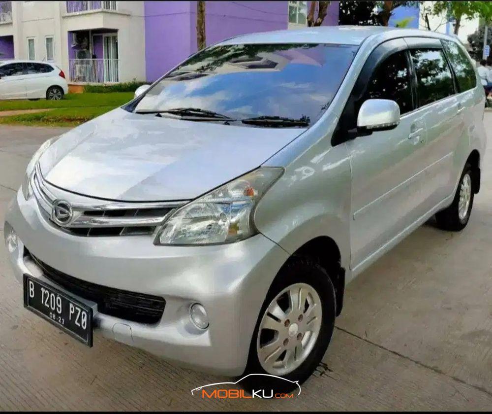 Mobil Daihatsu Xenia 2013