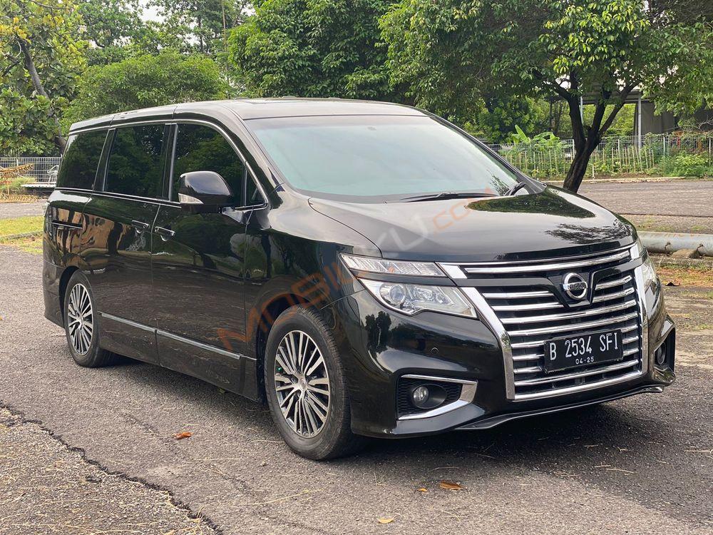 Mobil Nissan Elgrand 2014