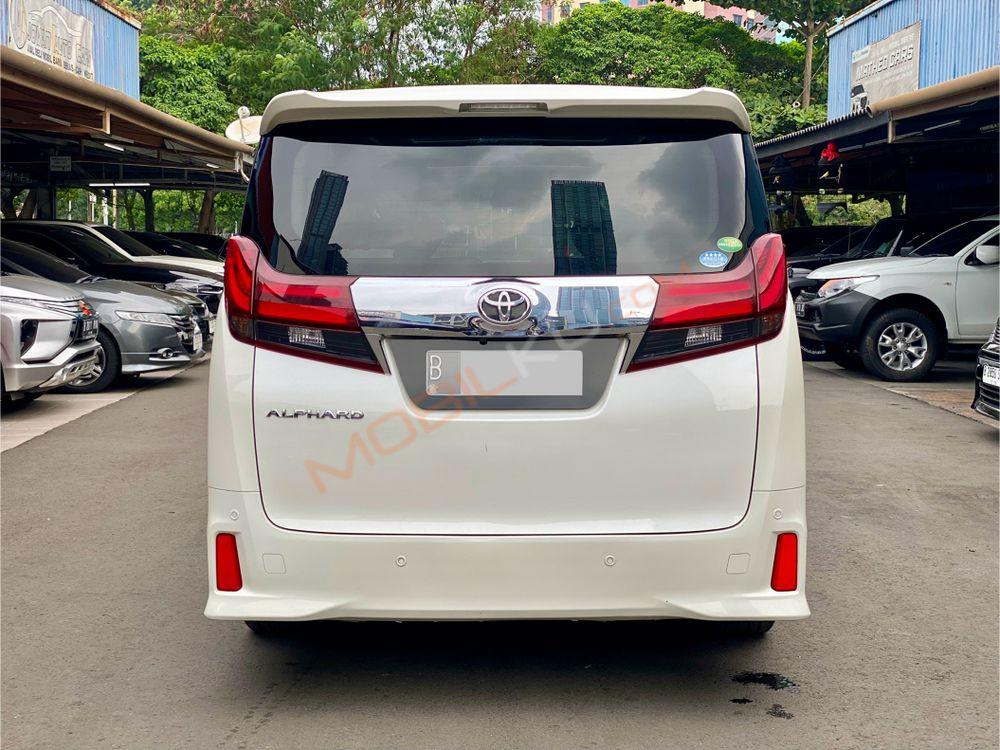 Mobil Toyota Alphard 2016