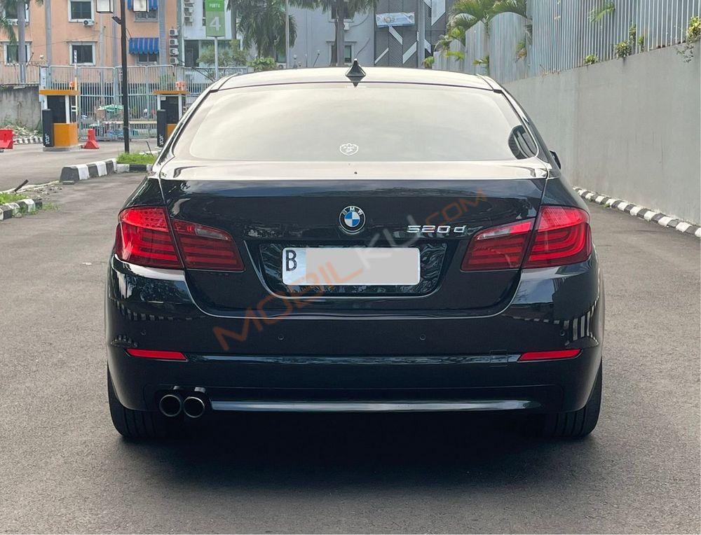 Mobil BMW 5 Series 2013