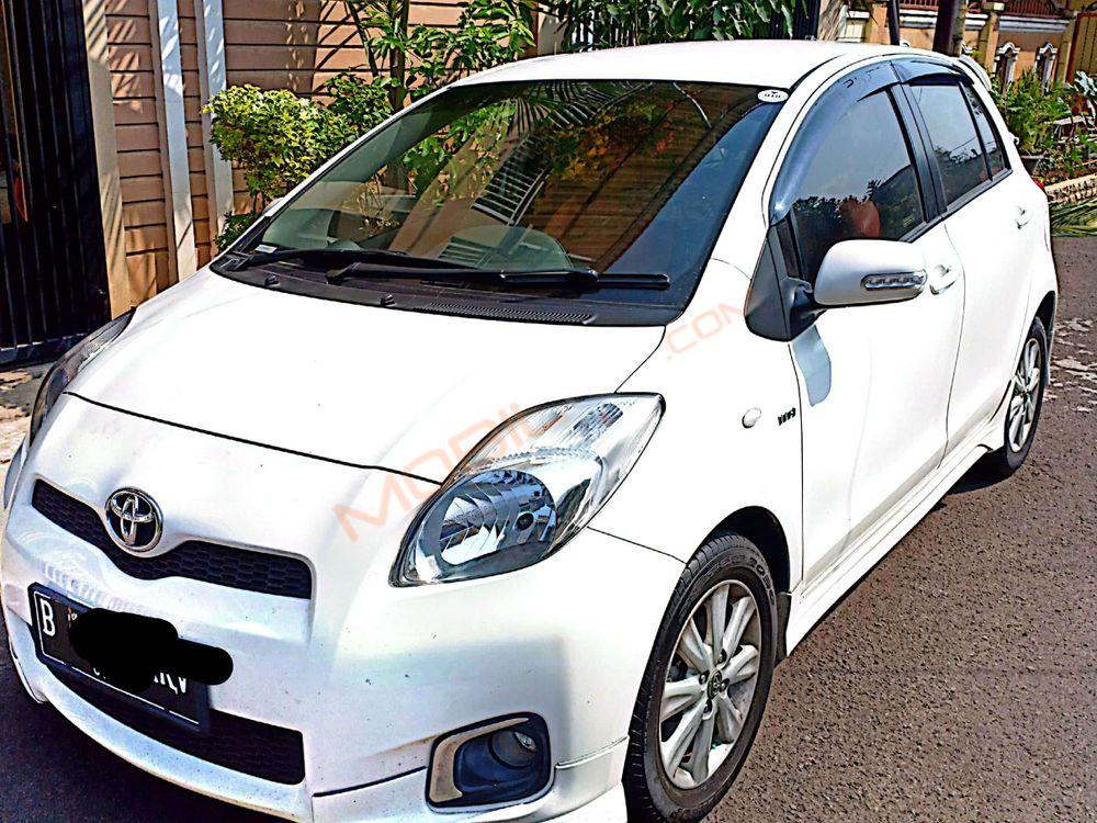 Mobil Toyota Yaris 2012