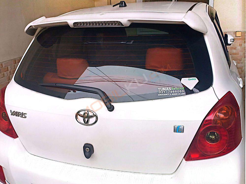 Mobil Toyota Yaris 2012
