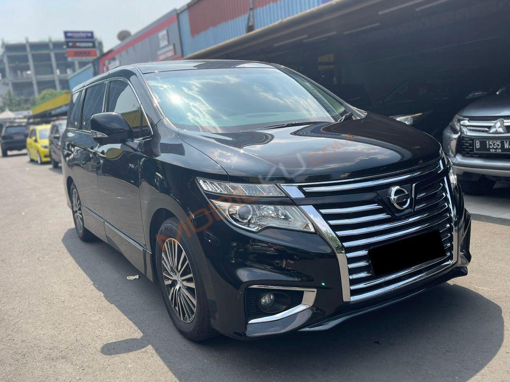 Mobil Nissan Elgrand 2014