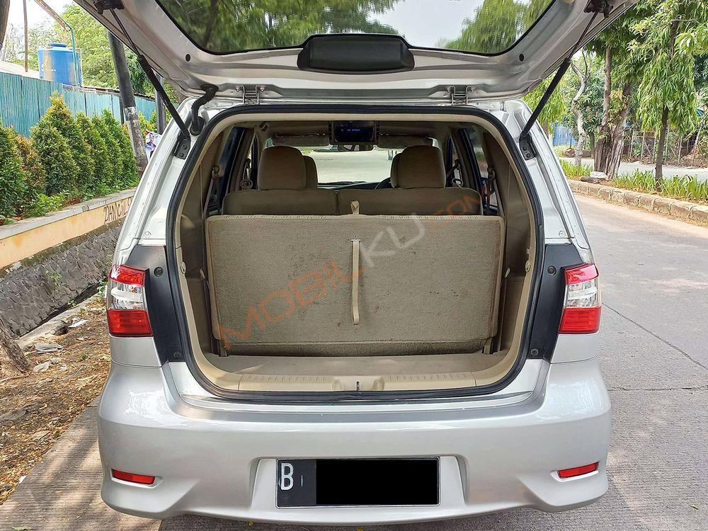 Mobil Nissan Grand Livina 2015