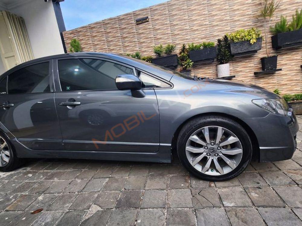 Mobil Honda Civic Sedan 2011