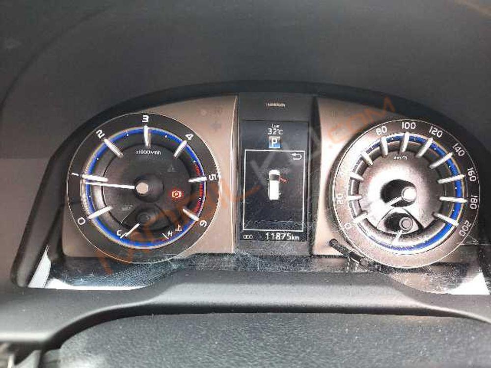 Mobil Toyota Kijang Innova 2021