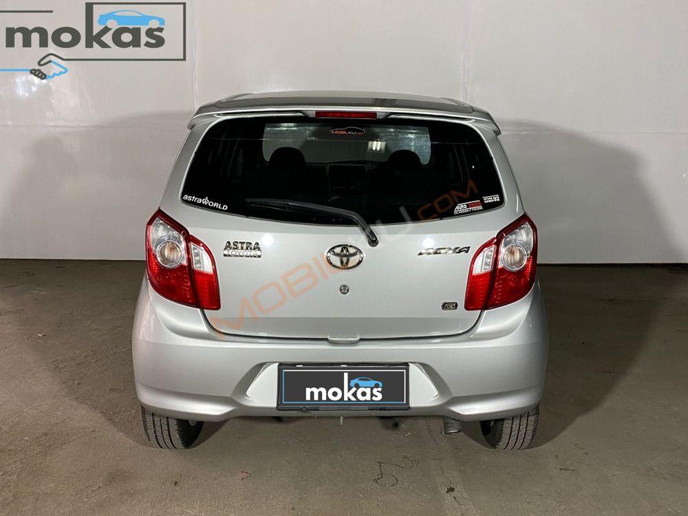 Mobil Toyota Agya 2015