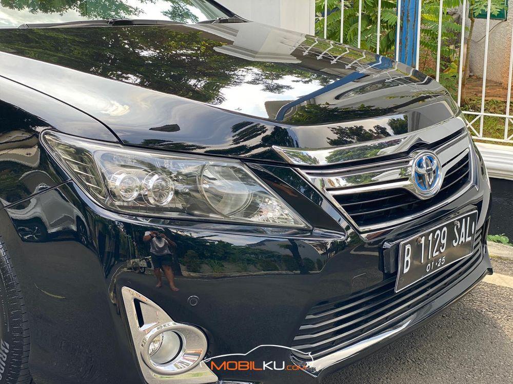 Mobil Toyota Camry 2014