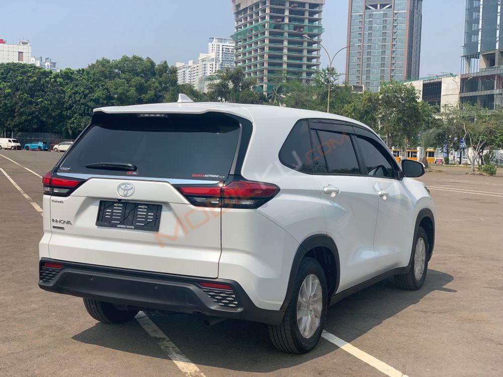 Mobil Toyota Kijang Innova 2023