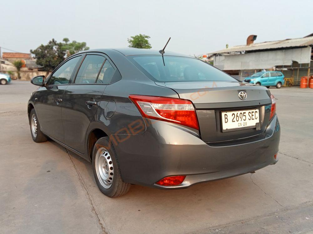 Mobil Toyota Limo 2014