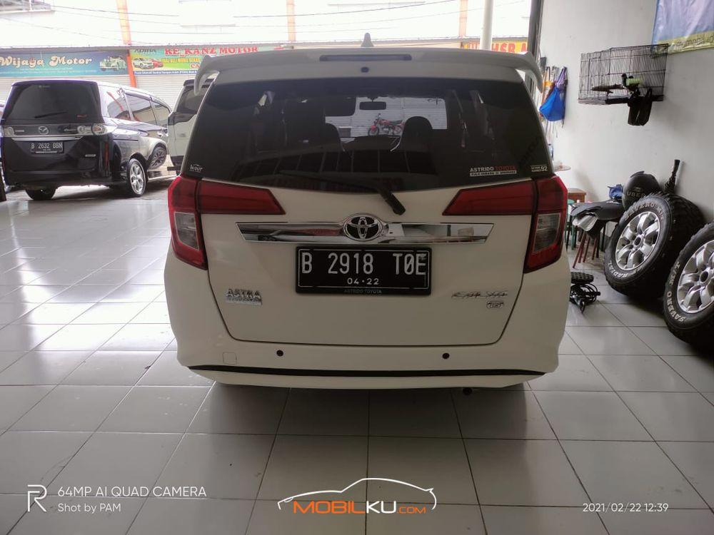 Mobil Toyota Calya 2017