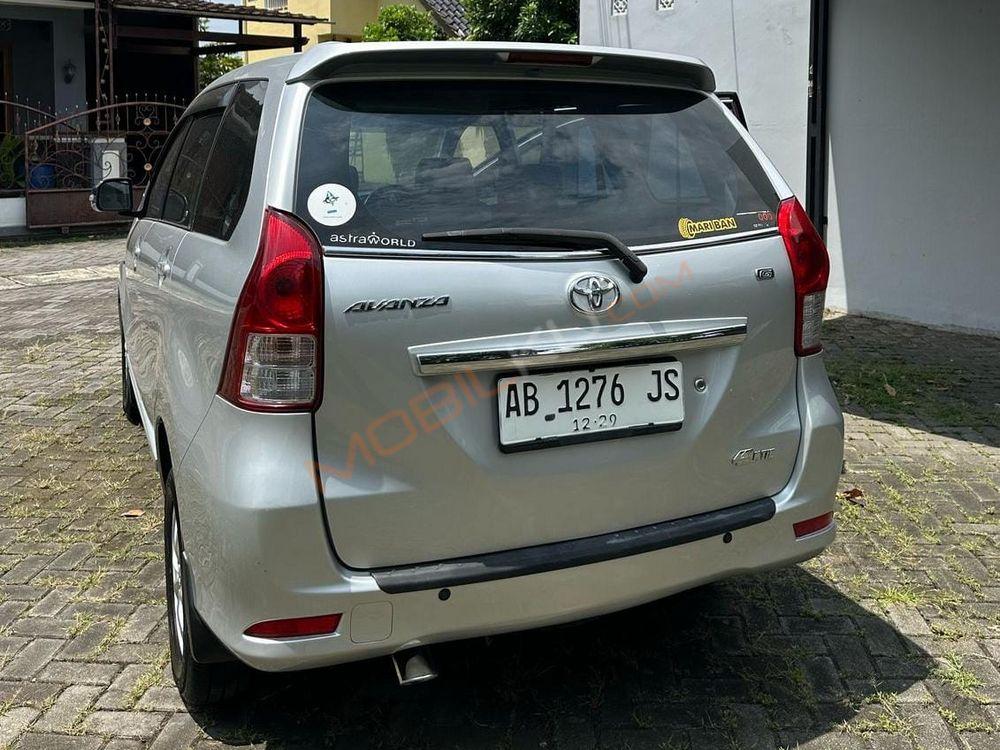 Mobil Toyota Avanza 2013