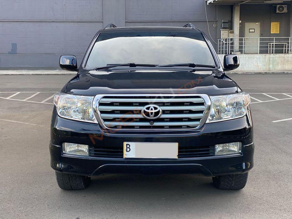 Mobil Toyota Land Cruiser 2010