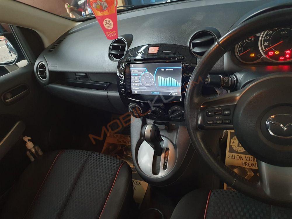 Mobil Mazda 2 Hatchback 2012