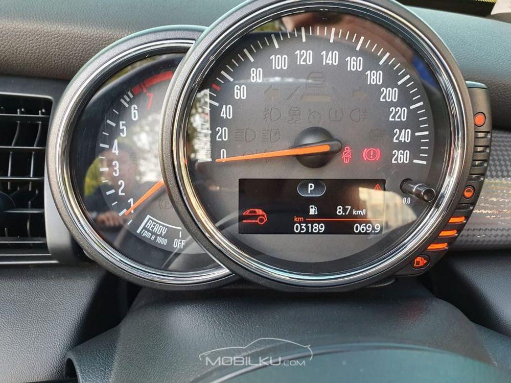 Mobil MINI 5-Door 2016