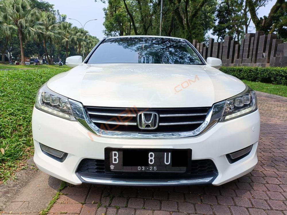 Mobil Honda Accord 2015