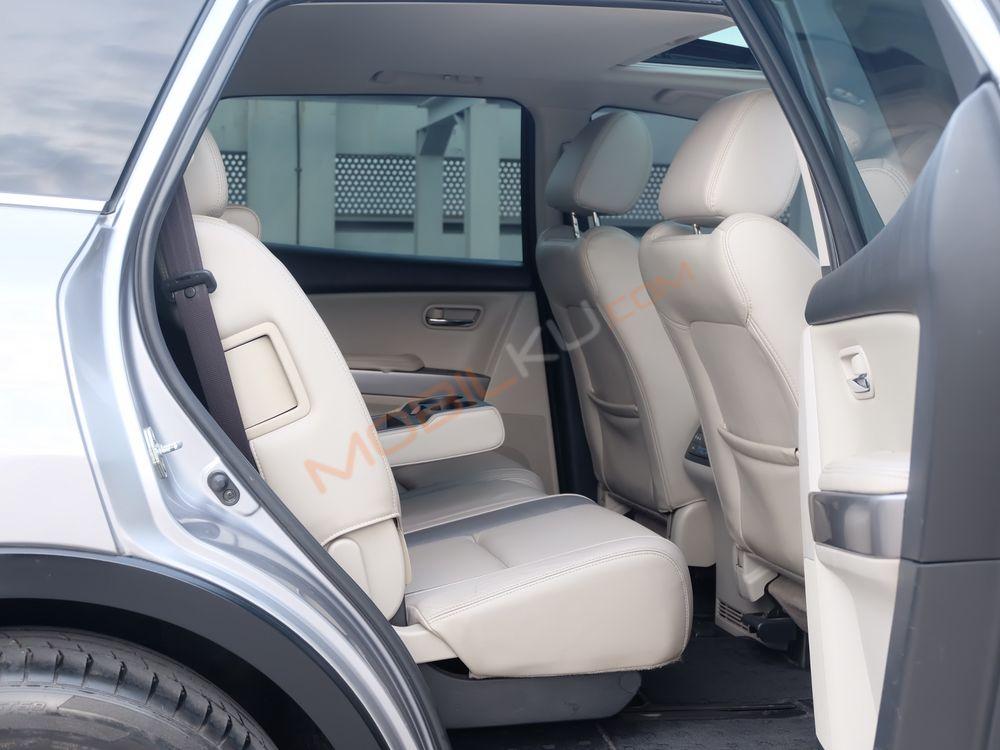 Mobil Mazda CX-9 2011