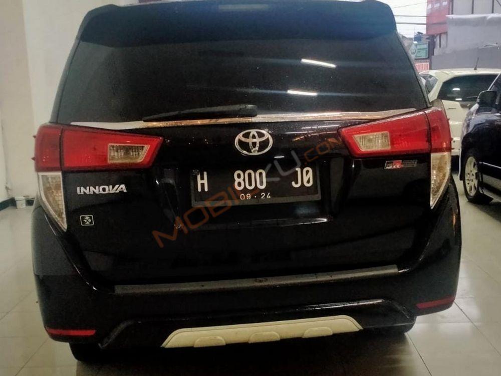 Mobil Toyota Kijang Innova 2019