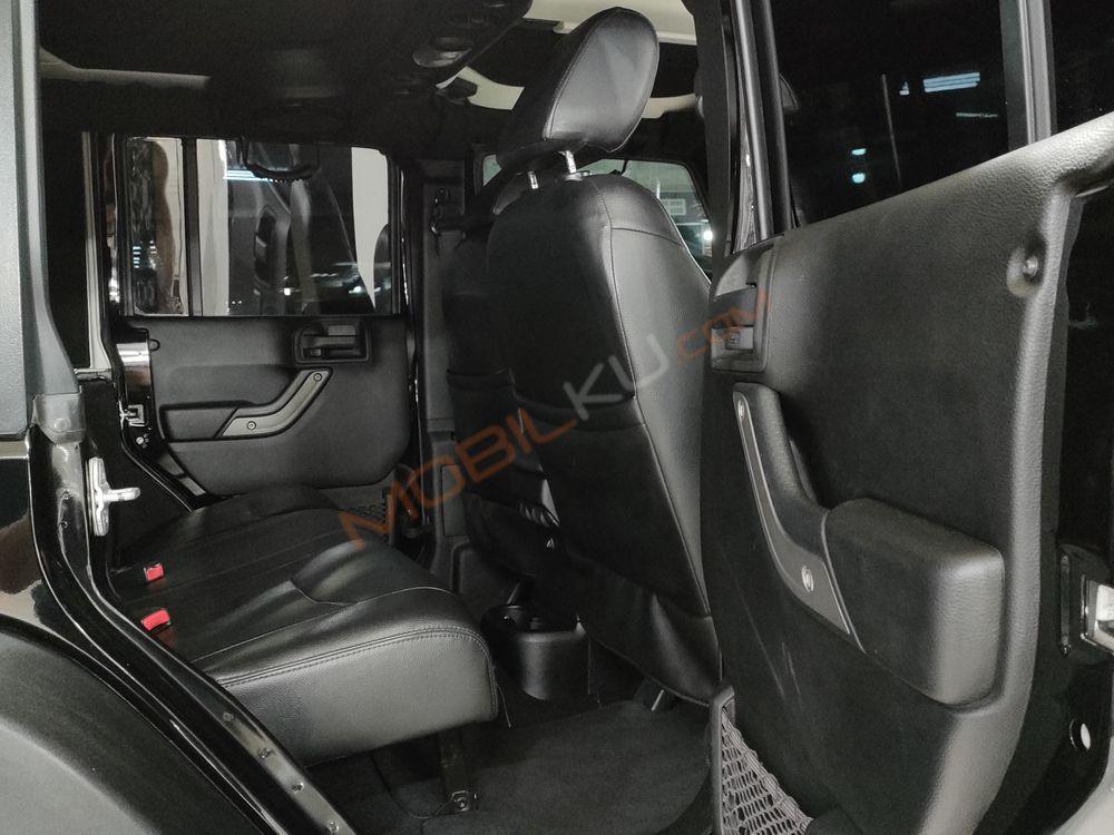 Mobil Jeep Wrangler 2013