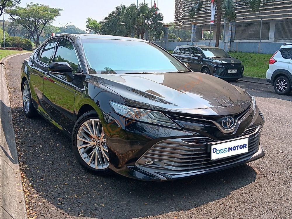Mobil Toyota Camry 2020