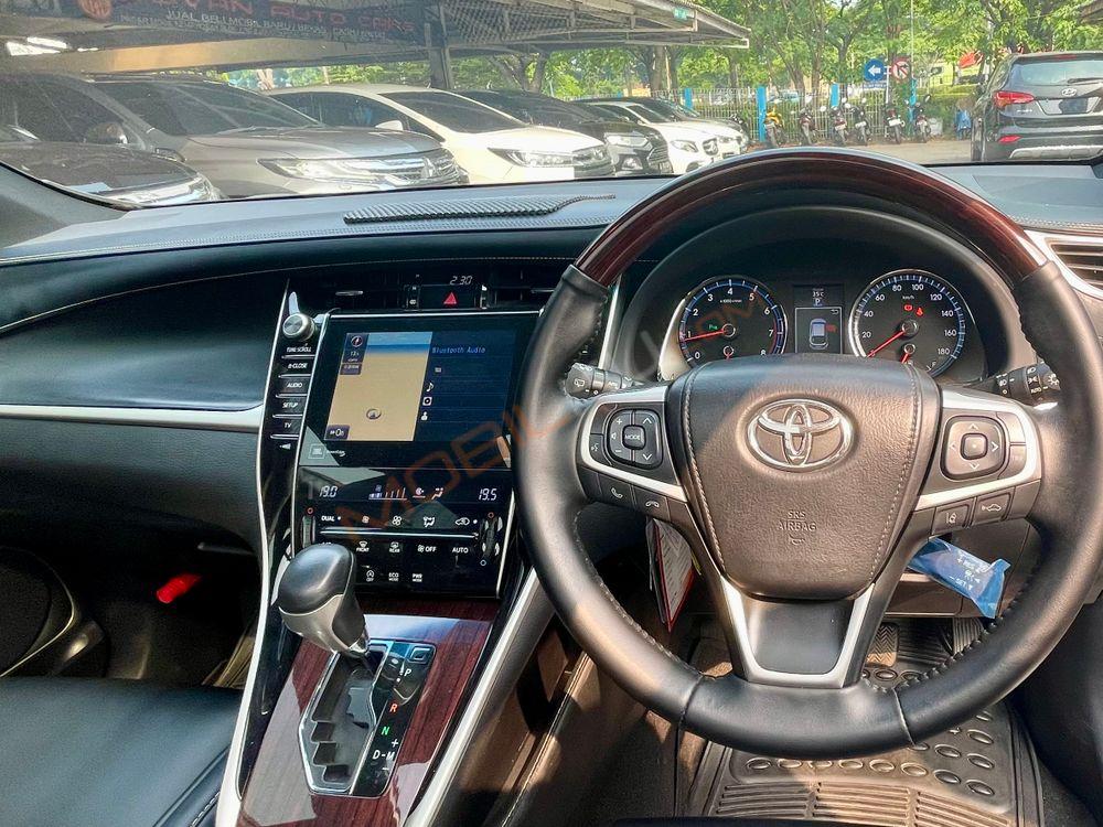 Mobil Toyota Harrier 2014
