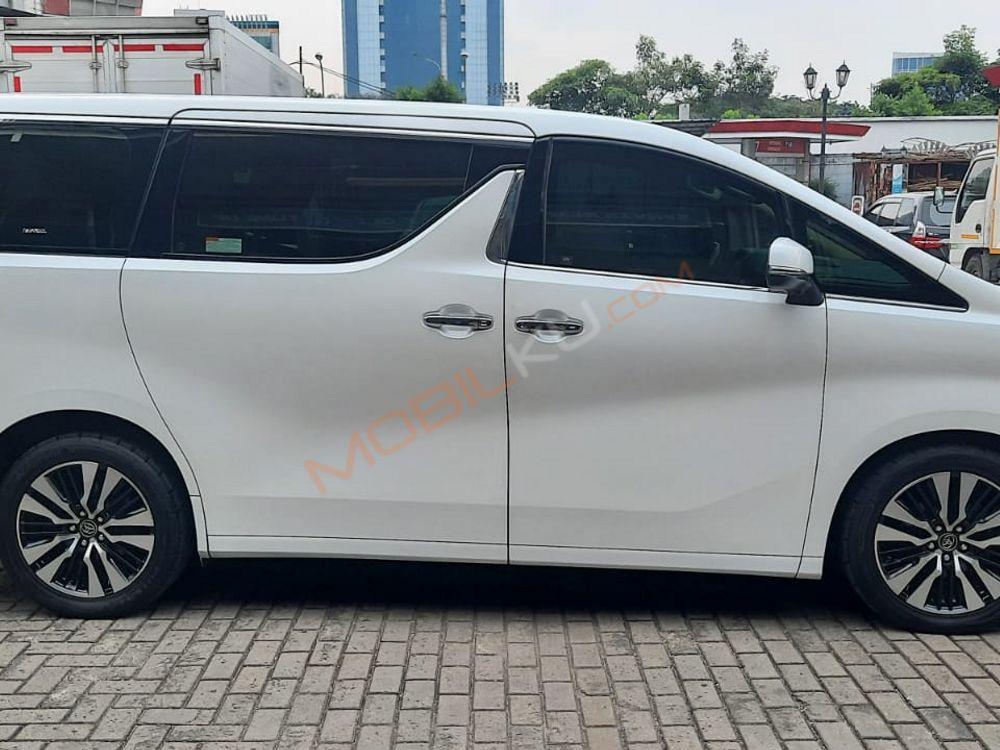 Mobil Toyota Alphard 2018