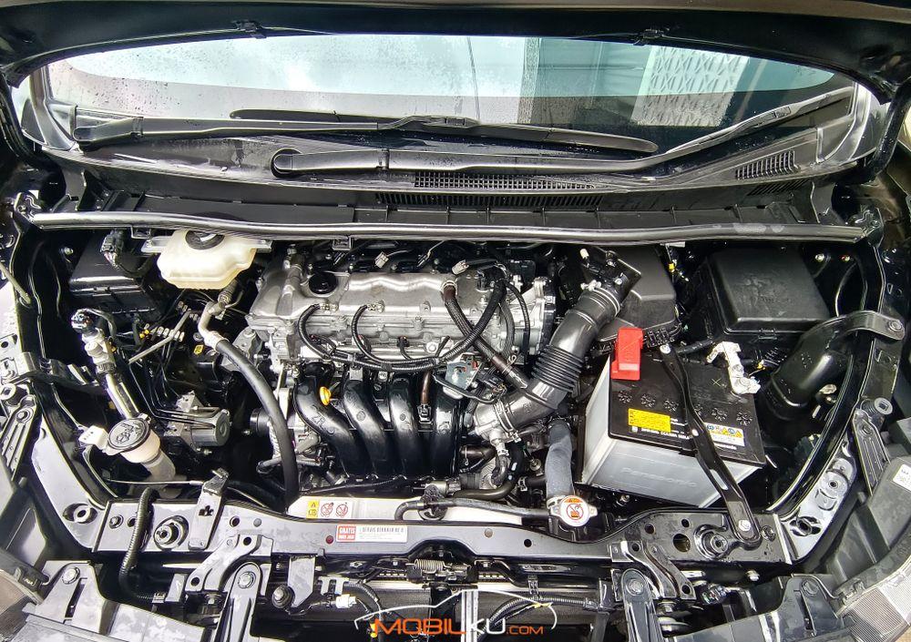 Mobil Toyota Voxy 2018