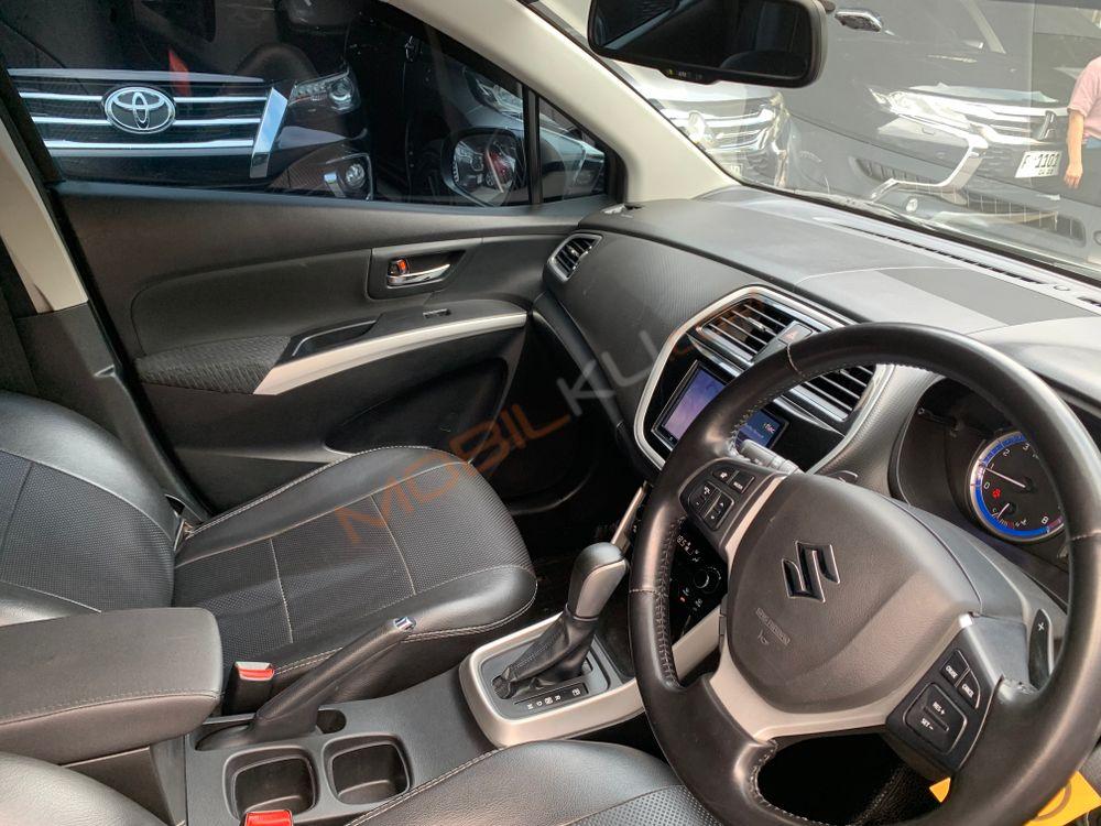 Mobil Suzuki SX4 2017