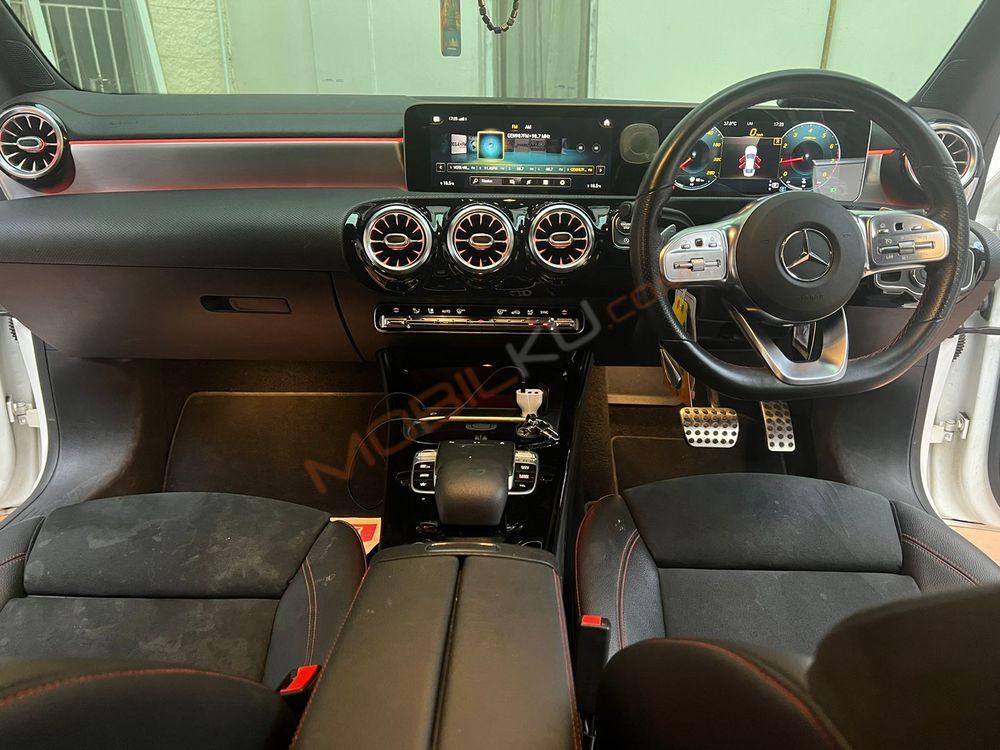 Mobil Mercedes-Benz CLA 2019