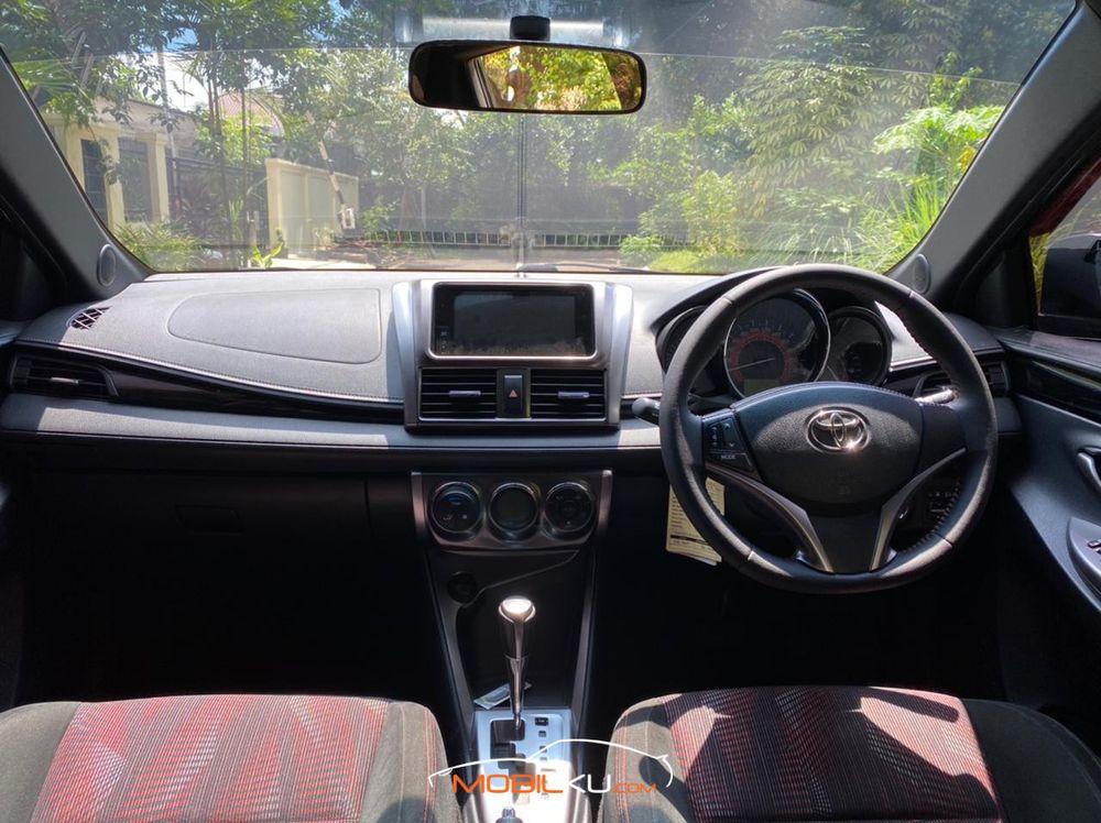 Mobil Toyota Yaris 2016