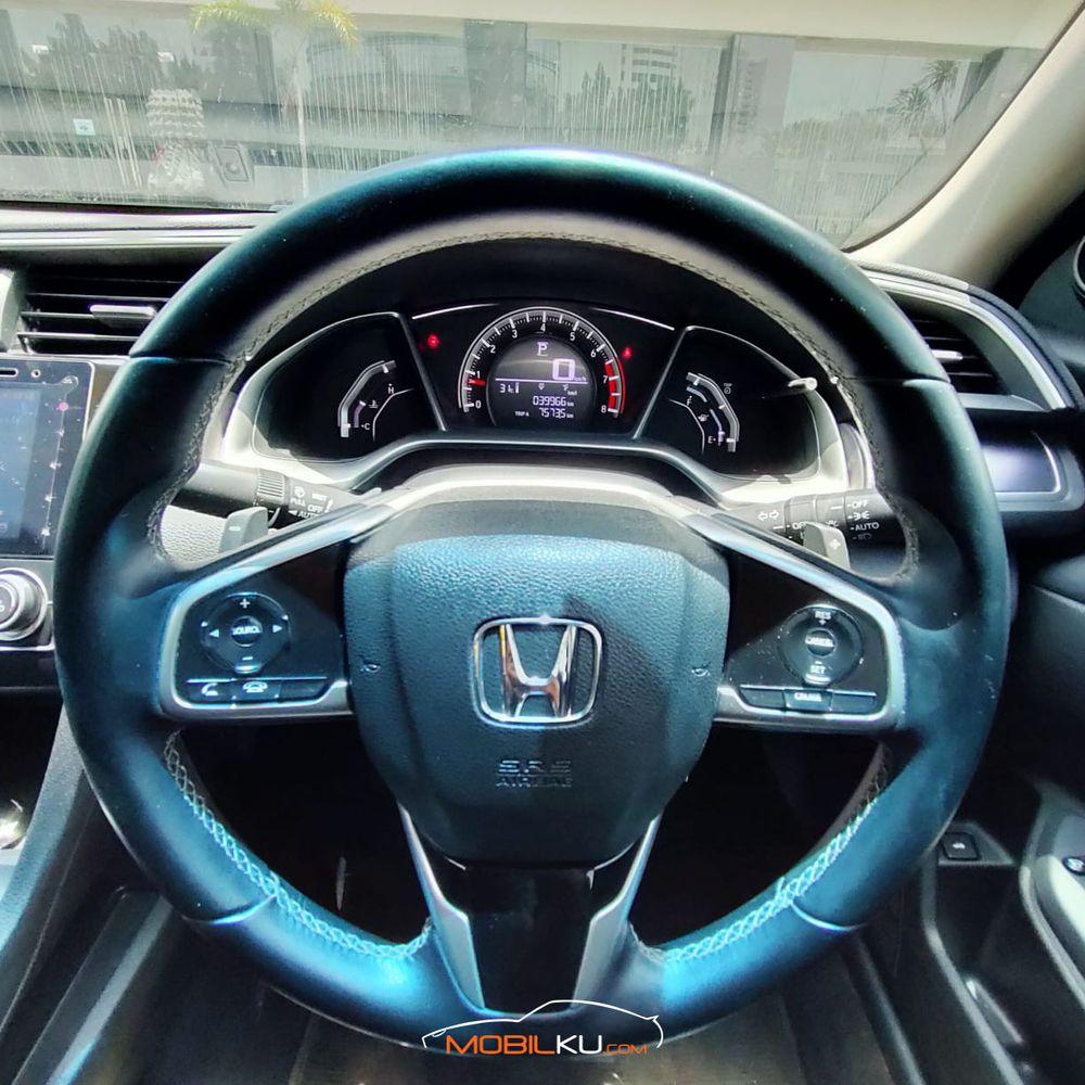Mobil Honda Civic Sedan 2016