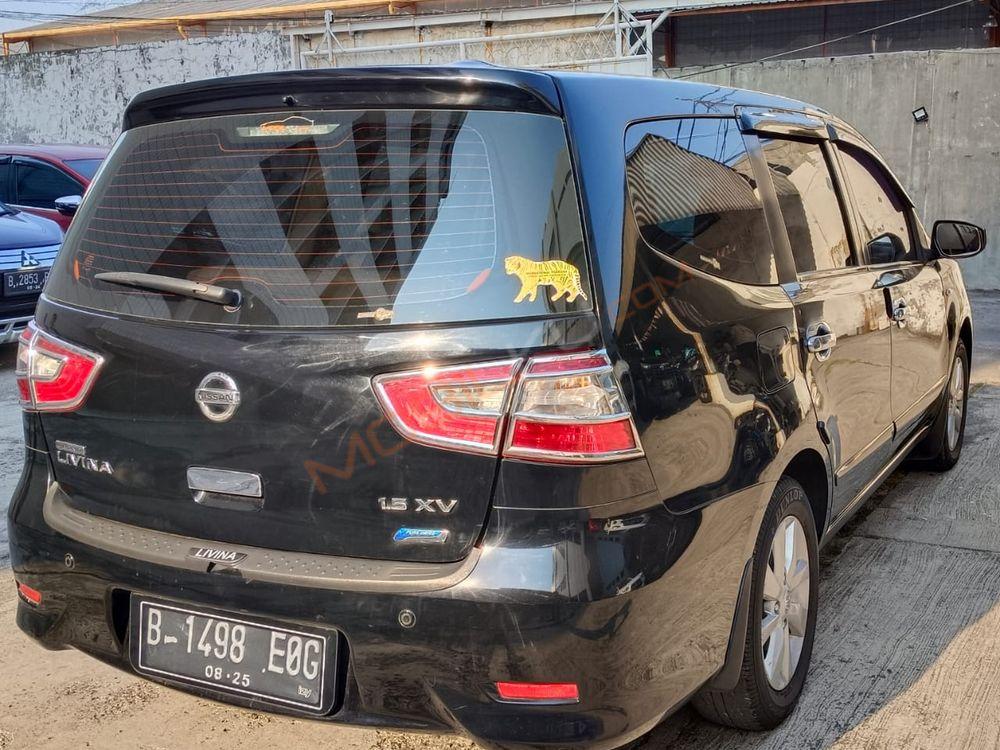 Mobil Nissan Livina 2015