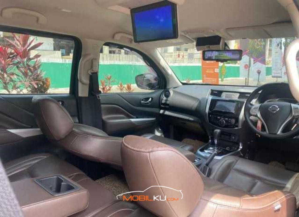 Mobil Nissan Terra 2018