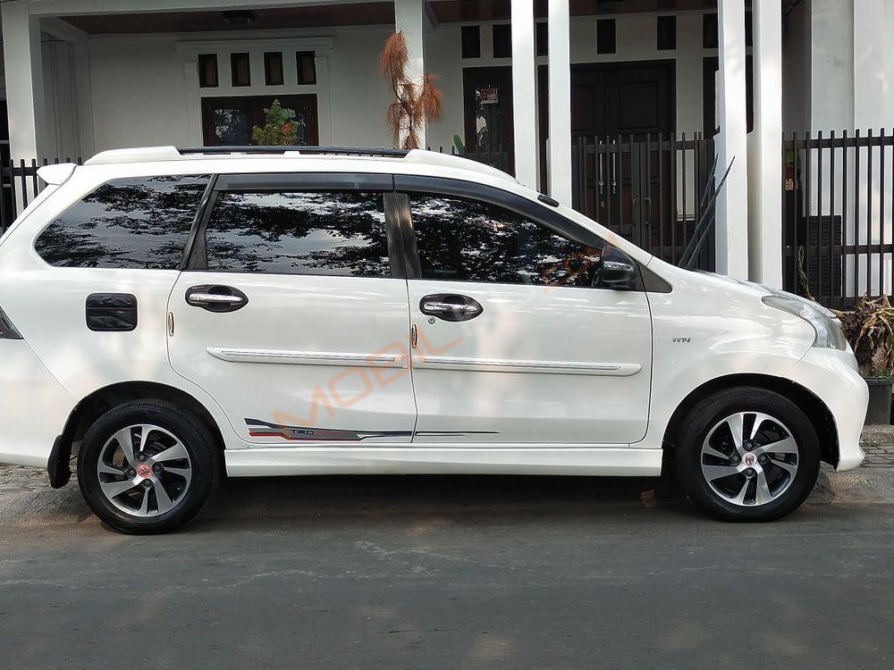 Mobil Toyota Avanza 2013