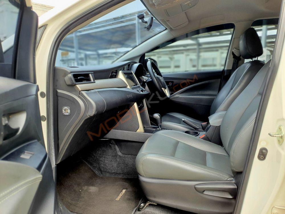 Mobil Toyota Kijang Innova 2020