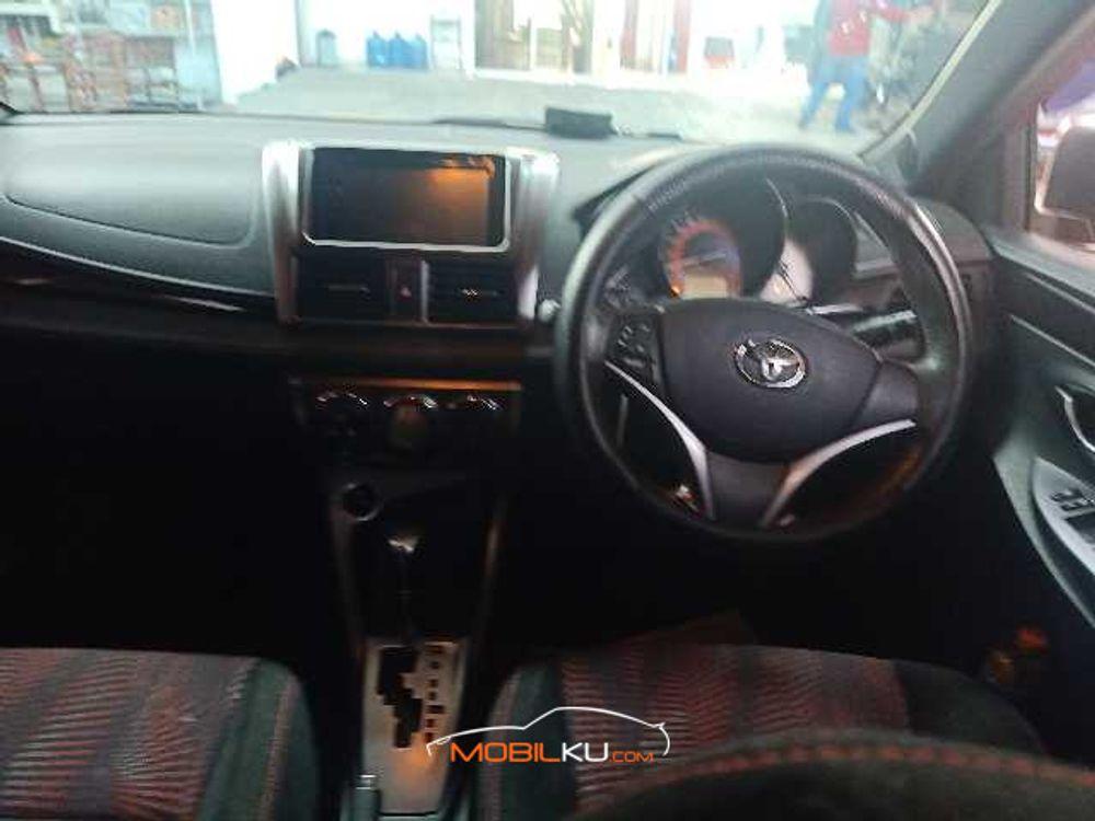 Mobil Toyota Yaris 2016