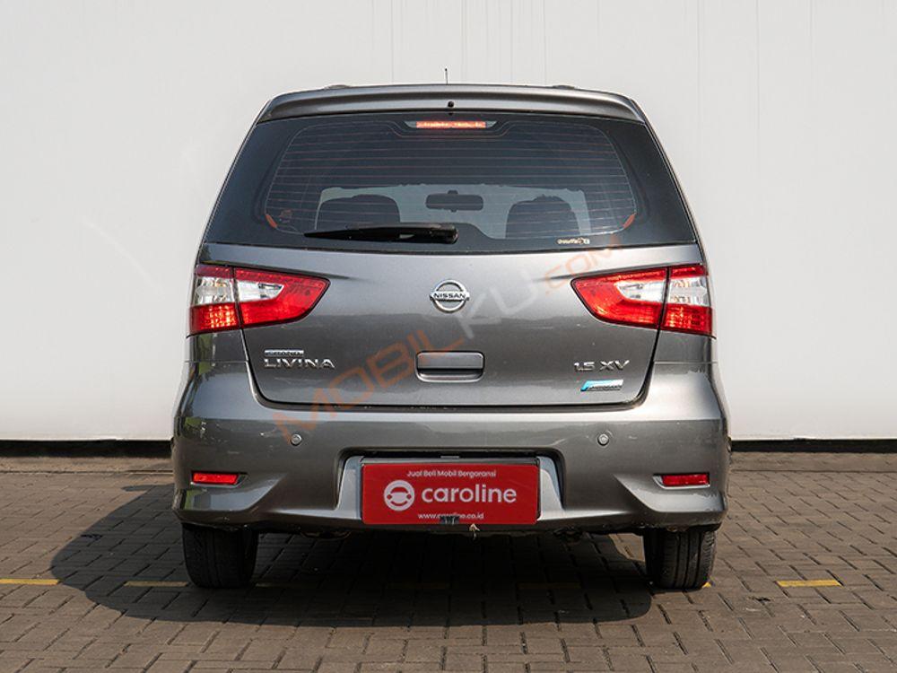 Mobil Nissan Grand Livina 2013