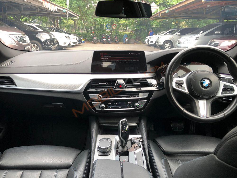 Mobil BMW 5 Series 2020