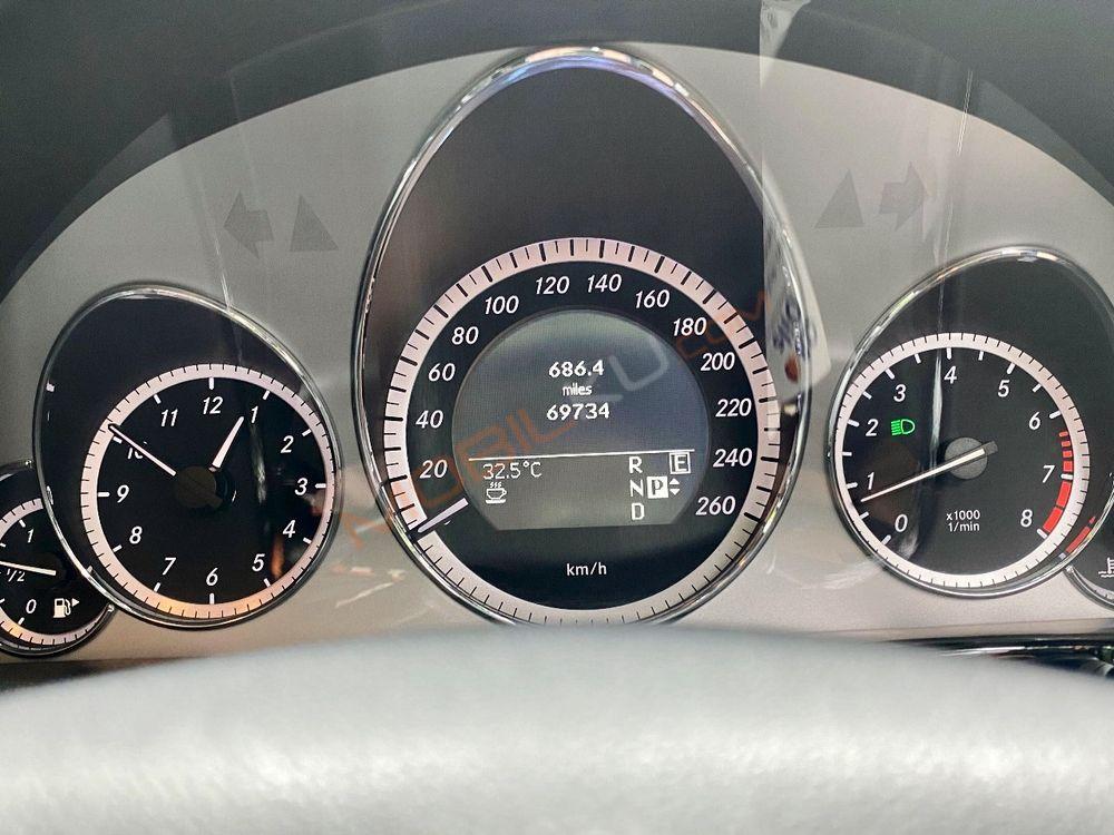 Mobil Mercedes-Benz E-Class 2011