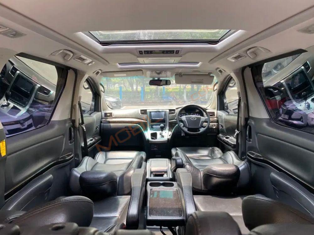 Mobil Toyota Vellfire 2014